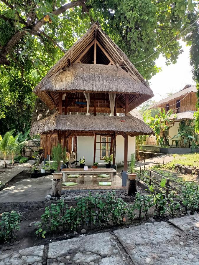Cassabonelly Hotel Maumere Exterior photo